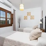 Flores Villa